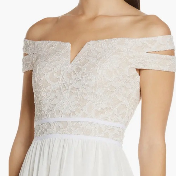 Morgan &  Co. - Off the Shoulder Lace & Chiffon Overlay Gown Junior's Size 5 - Picture 5 of 13